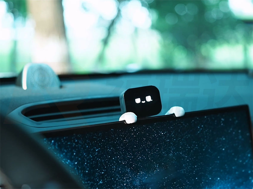 车载AI机器人宠物，你的车内新“萌友”